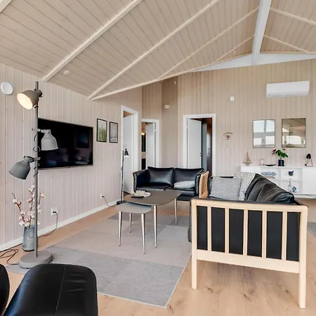 3043 Semesterbostad *